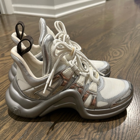 Louis Vuitton Arch Sneaker - Picture 1 of 11